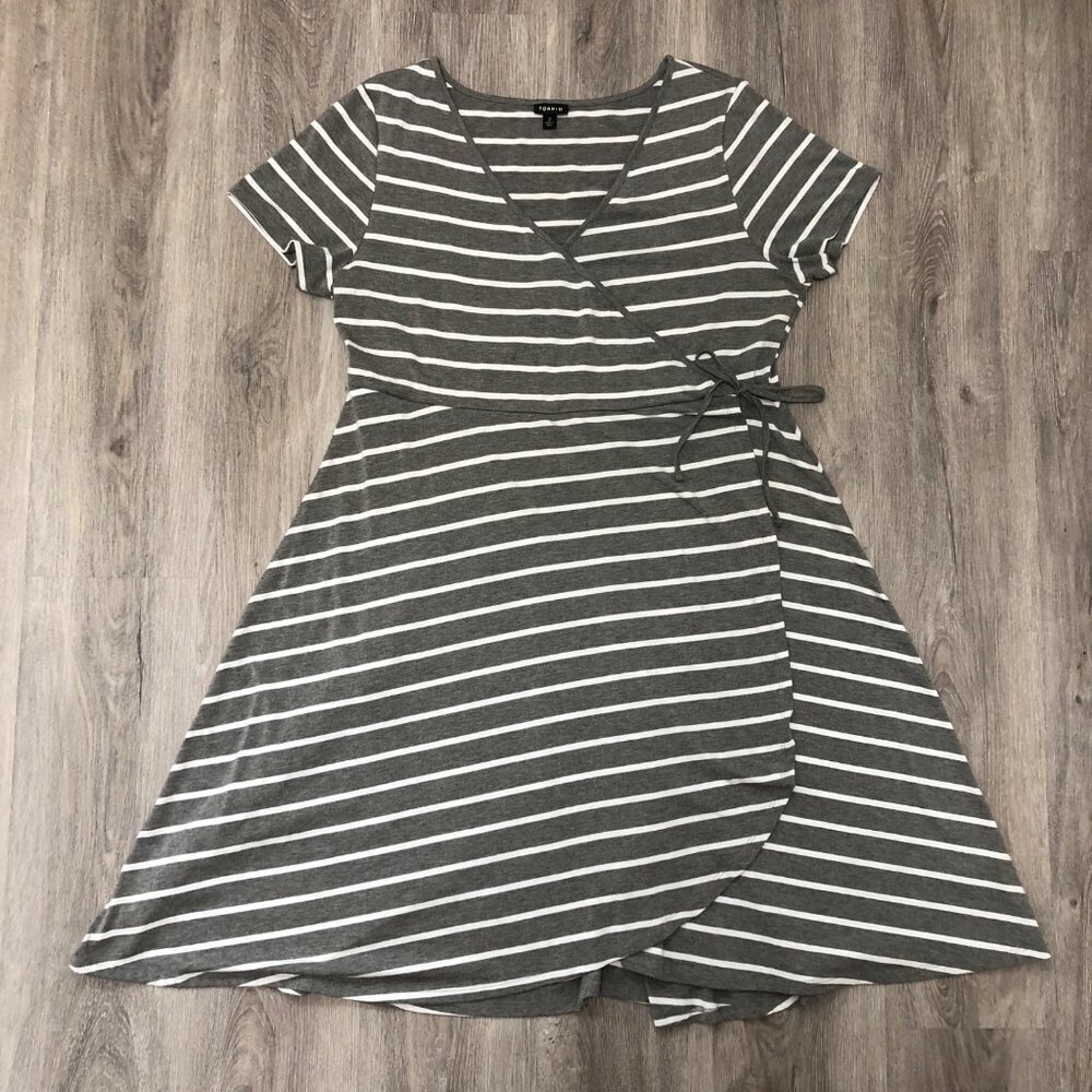 Torrid Women's Size 2X Wrap Dress Striped Surplice Dress Heather Gray Faux Wrap - Picture 2 of 9
